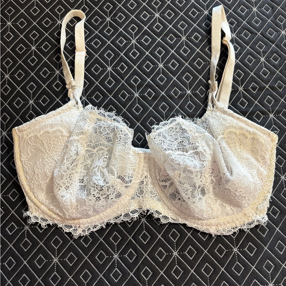 Victoria's Secret Lace Push-up Without Padding Underwire Bra‎ - Cream